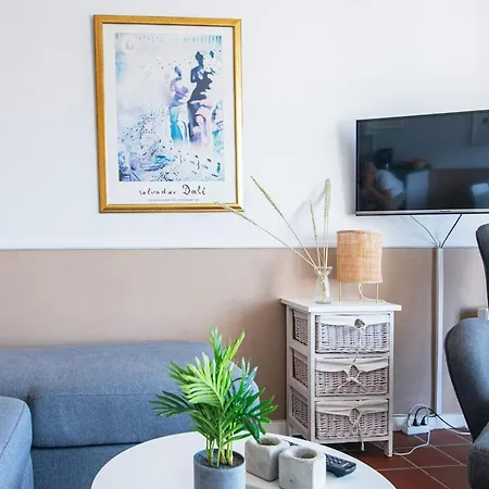 4 Person In Fano-by Traum *