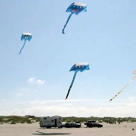 4 Person In Fano-by Traum